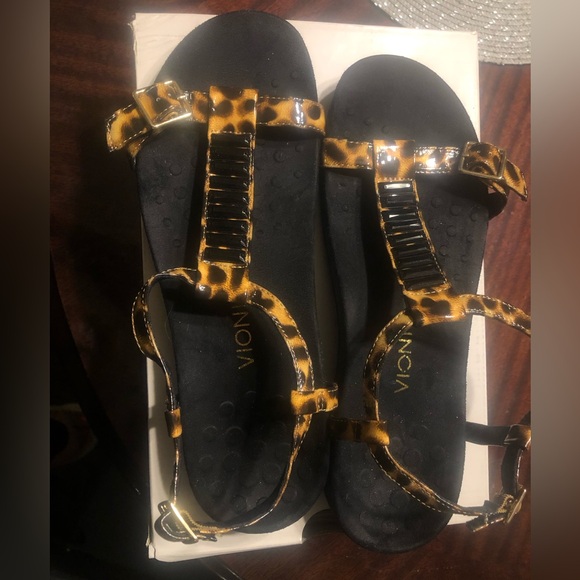 Vionic Leopard Print Sandal Size 11 - Picture 2 of 3